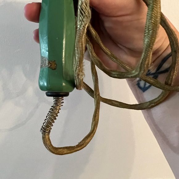 Vintage Turquoise Curling Iron - Picture 4 of 6